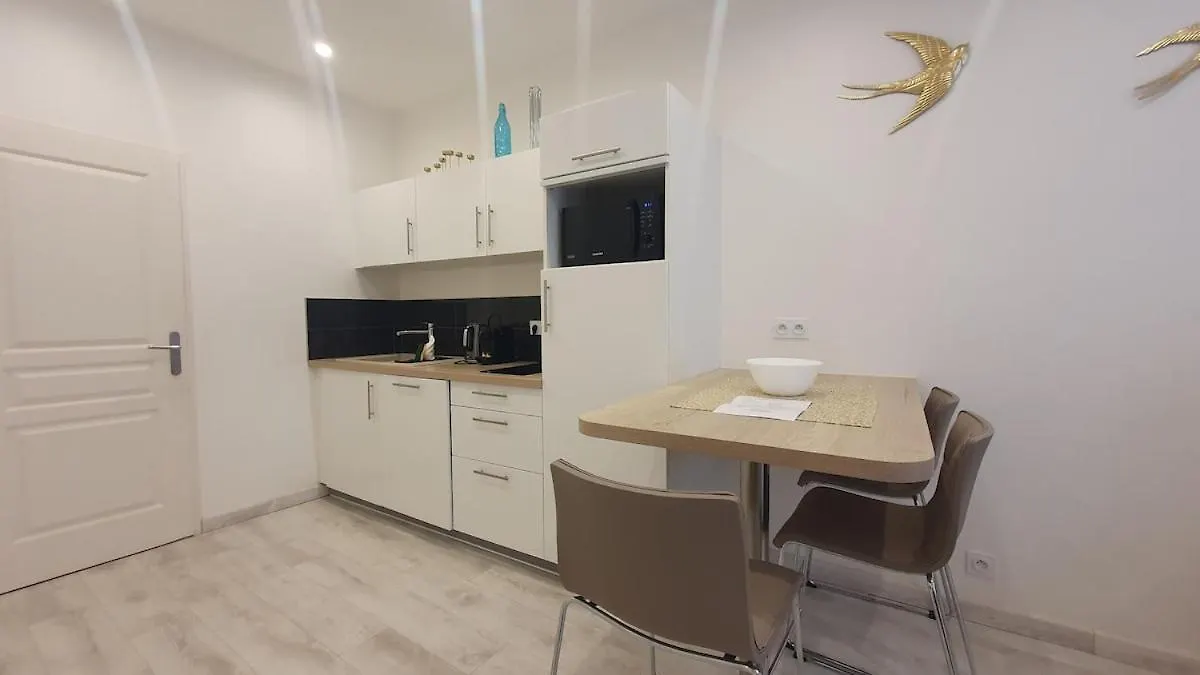 Beach & Palais - 2 Min Away, Balcony Cannes Apartment